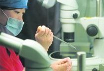 做三代试管卵泡一般多大才排出体外？卵泡13mm可以促排卵吗？